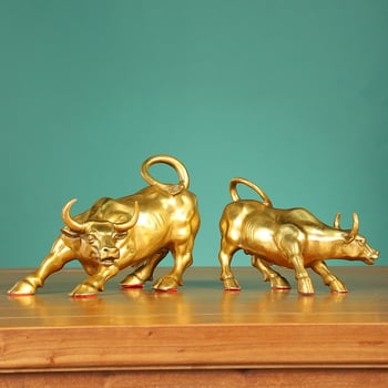 Réz bika dísz motívumokkal: Wall Street és zodiákus bika – kézzel készített fém dekoráció