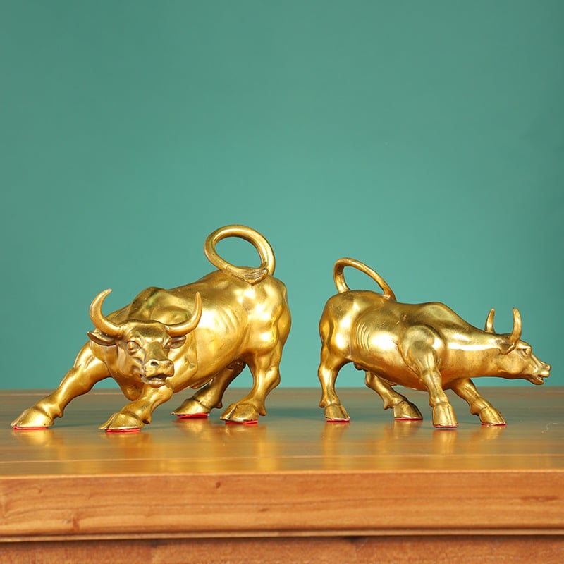 Réz bika dísz motívumokkal: Wall Street és zodiákus bika – kézzel készített fém dekoráció