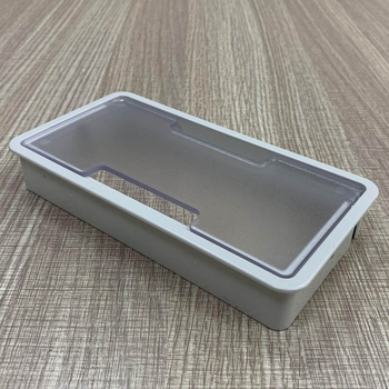 Pravokutna plastična kutija za kabelske vodiče na stolu s prozirnim poklopcem za dvije rupe