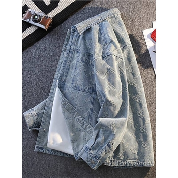 Férfi denim dzseki tavasz–ősz 2025 — laza szabású, paisley mintás galléros dzseki