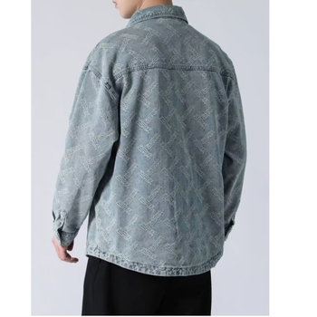 Férfi denim dzseki tavasz–ősz 2025 — laza szabású, paisley mintás galléros dzseki