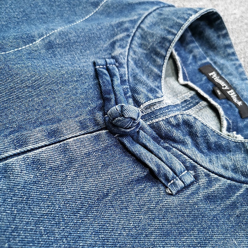 Denim dzseki hagyományos kínai csomókkal, álló gallér, egy sor gombbal, kapucni nélkül, egyszínű, férfi mindennapi külső ruházat, őszi 2024