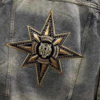 Muška traper jakna s izšivkom zvjezdastog motiva, motociklistički vintage stil, slim fit, jesen 2024