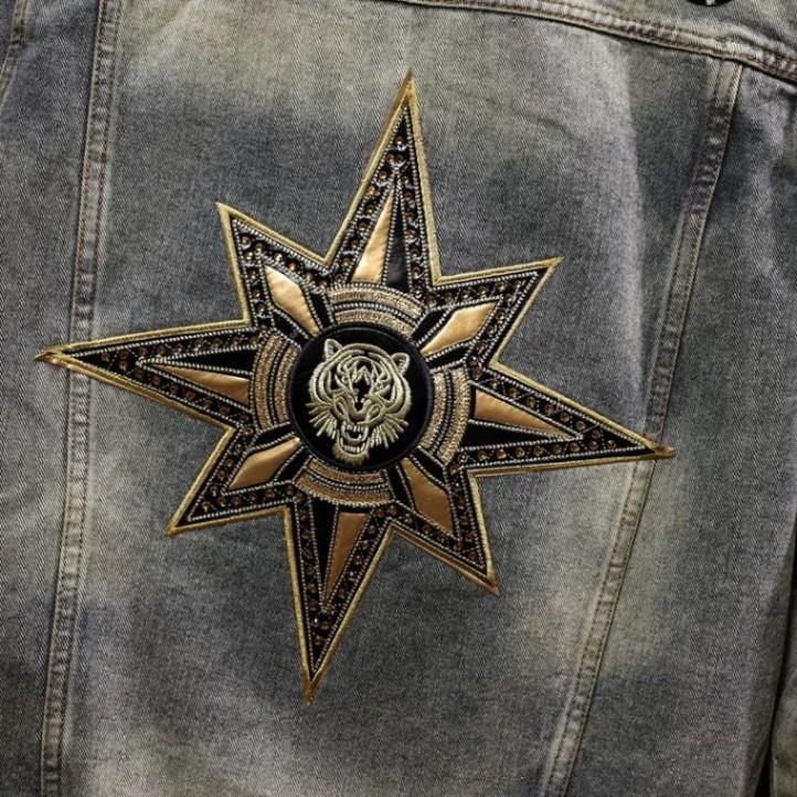 Muška traper jakna s izšivkom zvjezdastog motiva, motociklistički vintage stil, slim fit, jesen 2024