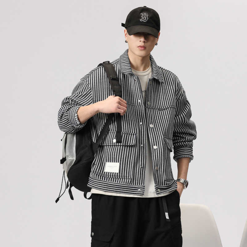 Férfi csíkos farmerdzseki, vastag anyagból, bő szabásban tavasz–őszre