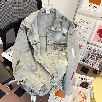 Muška traper jakna s poderotinama i efektom prskanja boje, jesen 2024 kolekcija, streetwear