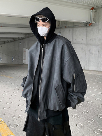 Őszi amerikai retro textúrájú PU-bőr kabát, kettő résznek látszó dizájn, lazán szabott, streetwear-stílus