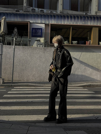 Férfi PU bőrdzseki, retro amerikai stílusban, 2024 tavasz–ősz szezonra, kiváló minőségű, rövid fazonú motoros dzseki
