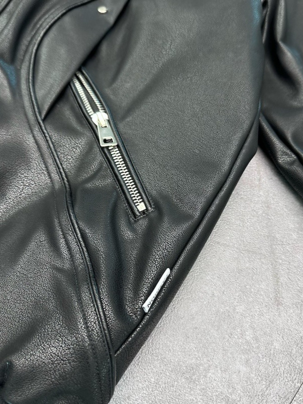 Gentlemen thirteen PU kožna jakna – stojeći ovratnik, labav kroj, jesensko-zimski casual motociklistički stil za muškarce
