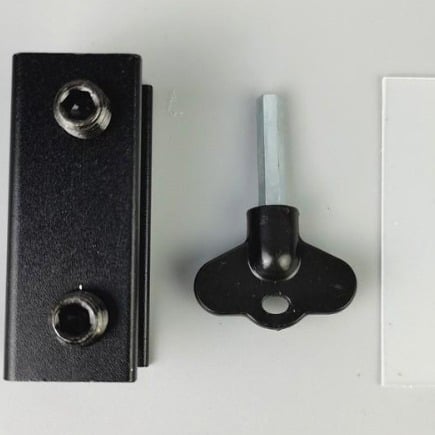Brava za prozor od aluminijske legure s zaustavljačem, crni završetak, model 08, dječja sigurnost