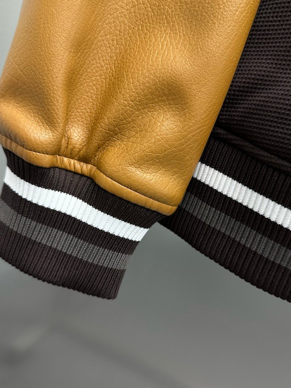 Férfi téli dzseki színblokkokkal és patchwork mintával, baseball-stílusú állógallérral