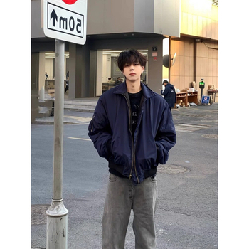 Tengerkék bomberdzseki reverrel, amerikai retro streetwear férfiaknak