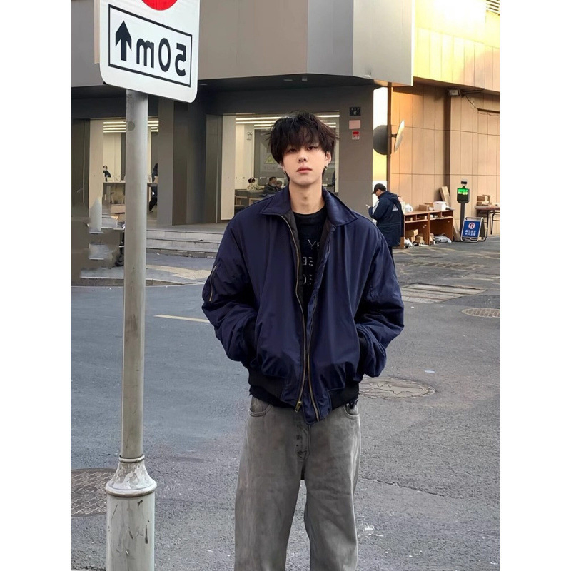 Tengerkék bomberdzseki reverrel, amerikai retro streetwear férfiaknak