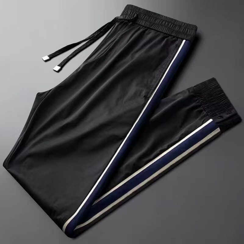 Muške ljetne sportke hlače od ice-silk, uski kroj, tanke, prugaste, brzo se suše