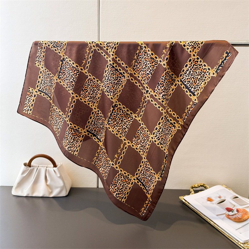 Τετράγωνο φουλάρι από πολυεστέρα με λεοπάρ μοτίβο και μοτίβο αλυσίδας, ύφασμα με εφέ μεταξιού, ευέλικτο και κομψό για τον λαιμό ή το κεφάλι