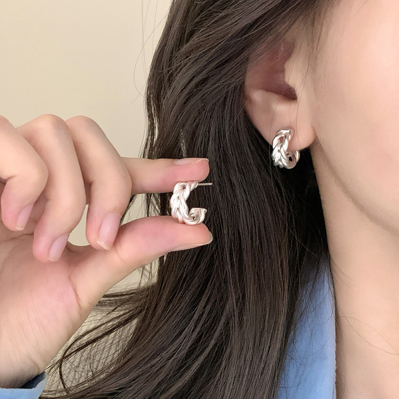 Matirane zavijene naušnice za žene, minimalistički dizajn, elegantan luksuzan stil