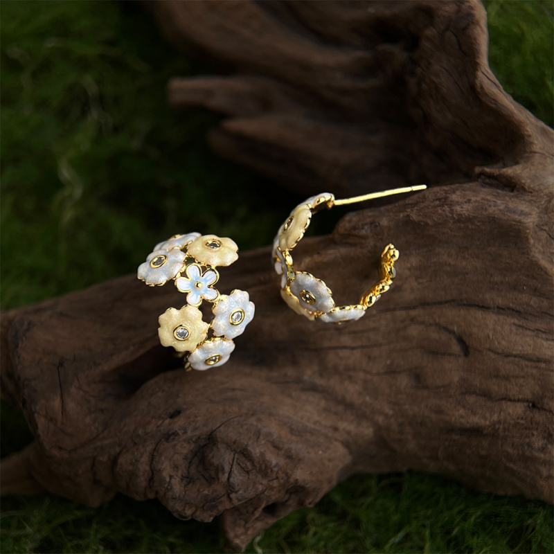 Naušnice od 18K zlata s emajlom i cirkonima u obliku cvijeta, drip glaze tehnika, svježe i elegantne ženske naušnice