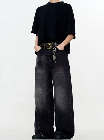 Amerikai stílusú farmernadrág férfiaknak, egyenes szár, vintage mosott és distressed részletekkel, fekete