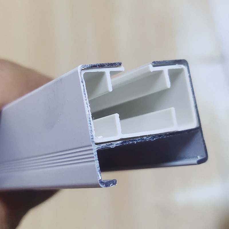 Tiha šina za električne zavjese s 82 završne kapice i kutijom prijenosa šine