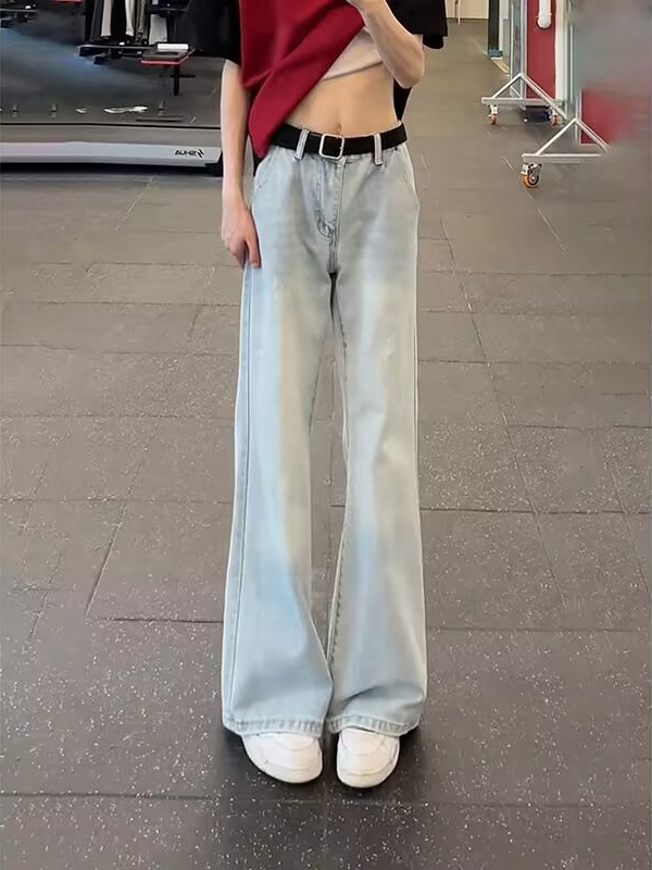 Férfi világoskék denim farmer, egyenes szárú, enyhén bő fazon, laza mindennapi viselet