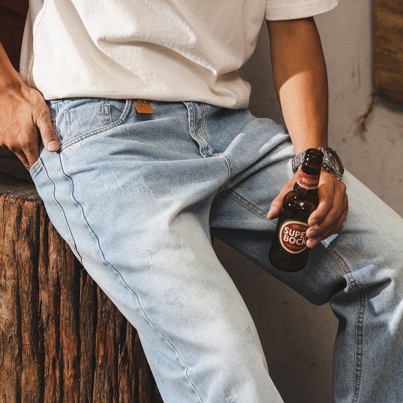 Svijetloplave muške traperice – jesenske ravne hlače, casual stil
