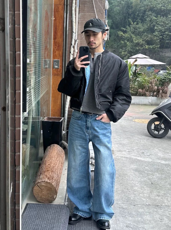 Amerikai stílusú nehéz farmer Indigo, vintage mosás, distressed, A-vonalú laza szabás, egyenes szár, férfiaknak