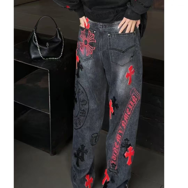 Férfi patchwork farmernadrág, laza szabású egyenes szár, koptatott mosott denim, dekonstrukciós stílus tavaszra és őszre