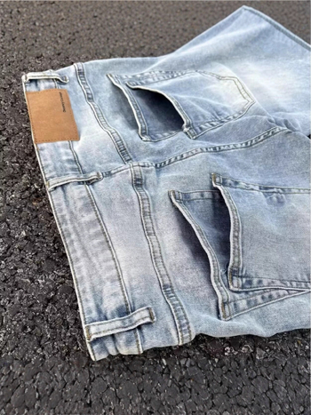 Férfi denim nadrág, slim-fit, két hátsó zseb, magas derék, enyhe bővülő szár, rugalmas anyag, amerikai utca-stílusú, bambusz textúrájú mintázat