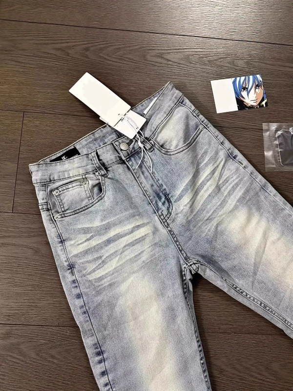 Férfi denim nadrág, slim-fit, két hátsó zseb, magas derék, enyhe bővülő szár, rugalmas anyag, amerikai utca-stílusú, bambusz textúrájú mintázat