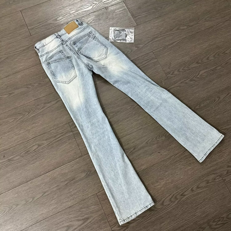 Férfi denim nadrág, slim-fit, két hátsó zseb, magas derék, enyhe bővülő szár, rugalmas anyag, amerikai utca-stílusú, bambusz textúrájú mintázat