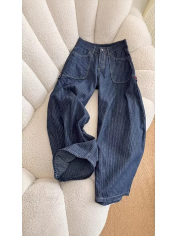Férfi sötétkék farmernadrág függőleges csíkokkal, lazán szabott, hip-hop stílusú denim munkanadrág
