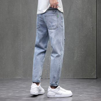 Férfi denim nadrág, keskenyedő széles szárú fazon, mindennapi viselet
