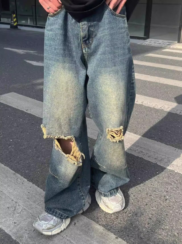 Muške poderane traperice, gradski stil, ravni kroj, denim, proljeće 2024