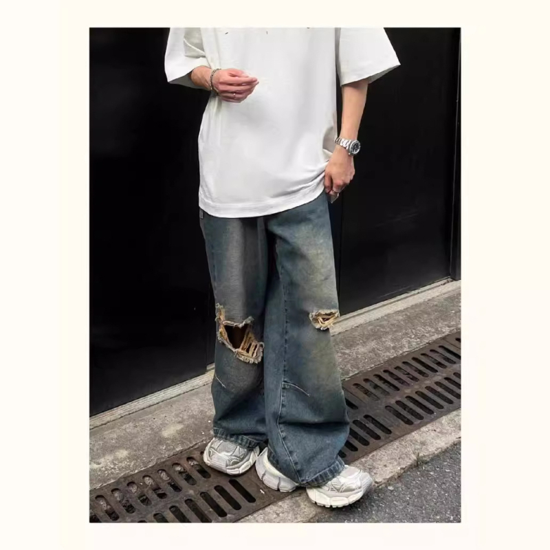 Muške poderane traperice, gradski stil, ravni kroj, denim, proljeće 2024