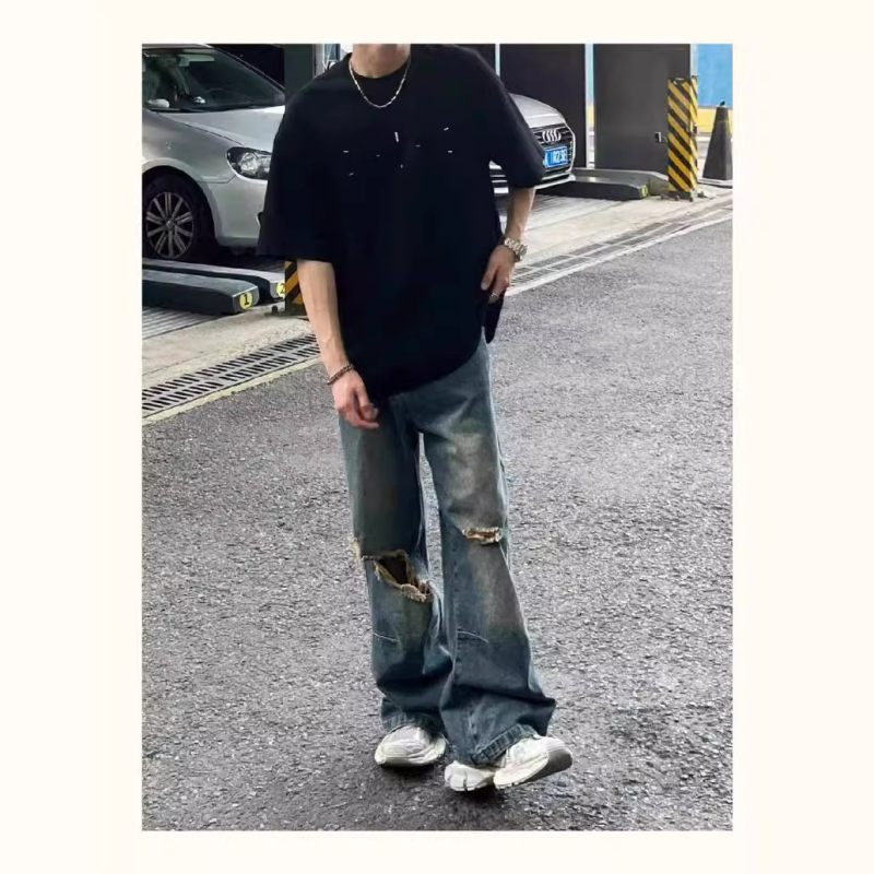 Muške poderane traperice, gradski stil, ravni kroj, denim, proljeće 2024