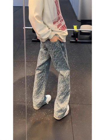 Férfi jacquard farmer Paris betűkkel – mintázat all-over, egyenes szár, enyhe bootcut, amerikai street stílus