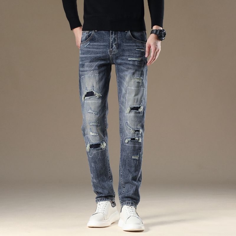 Felsőkategóriás férfi farmer patch és szakadt részletekkel, egyenes-slim fazon, stílusos distressed patchwork, rugalmas hosszú nadrág