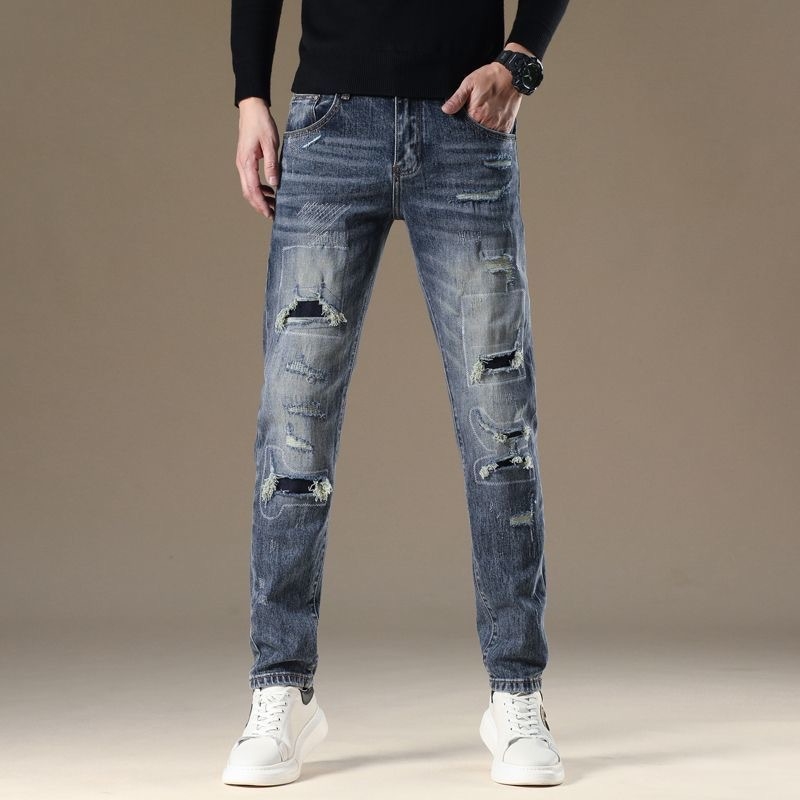 Felsőkategóriás férfi farmer patch és szakadt részletekkel, egyenes-slim fazon, stílusos distressed patchwork, rugalmas hosszú nadrág