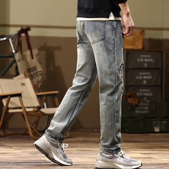 Férfi hímzett farmernadrág, egyenes szabás, slim fit, repesztett részletek, denim