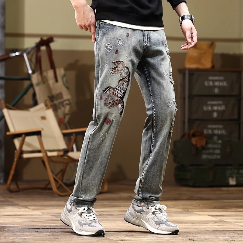 Férfi hímzett farmernadrág, egyenes szabás, slim fit, repesztett részletek, denim