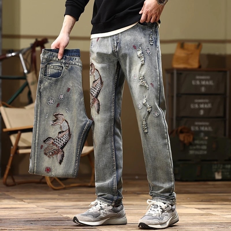 Férfi hímzett farmernadrág, egyenes szabás, slim fit, repesztett részletek, denim
