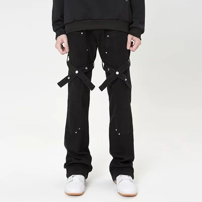 Muške crne traperice od denima, uski kroj s blagim proširenjem nogavica (micro flare), inspirirane američkim streetwear stilom