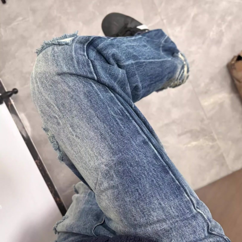 Férfi denim farmernadrág, amerikai retro stílusban, repesztett, enyhén bővülő szár, egyenes szabású, mindennapi