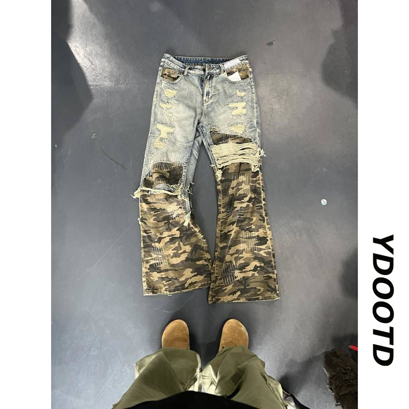 Férfiak számára készült amerikai retro stílusú farmernadrág, hamis két-darab hatású dizájn camuflázs patchworkkel, tiszta szabás, egyenes szár
