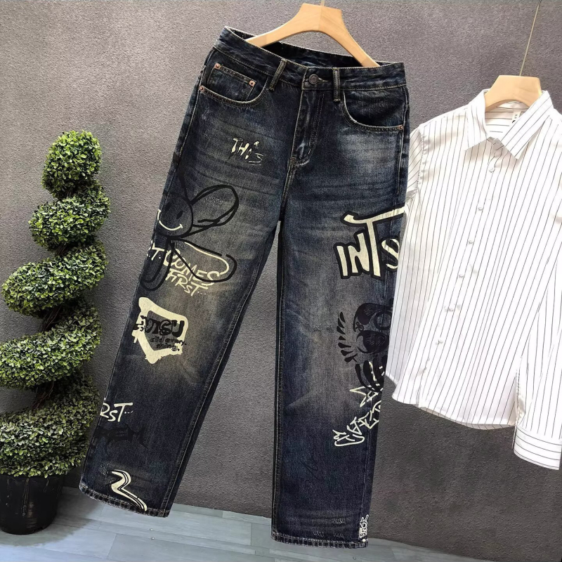 Férfi farmernadrág denim vintage stílusban kézzel festett graffiti dizájnnal, laza szabású, széles egyenes fazon