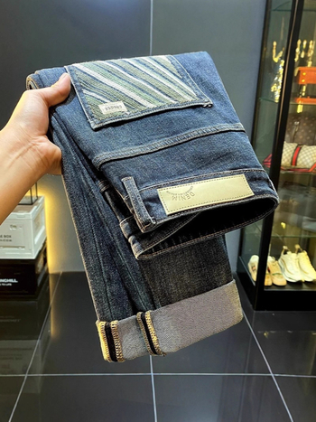 Minőségi férfi farmer 2025 hímzéssel, középmagas derekú, egyenes szabás, elasztikus, slim-fit