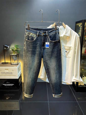 Minőségi férfi farmer 2025 hímzéssel, középmagas derekú, egyenes szabás, elasztikus, slim-fit
