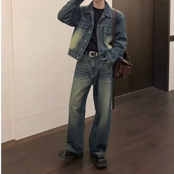 Férfi egyenes szabású farmernadrág, laza, denim casual retro stílusban, városi megjelenés