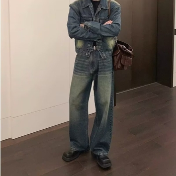 Férfi egyenes szabású farmernadrág, laza, denim casual retro stílusban, városi megjelenés