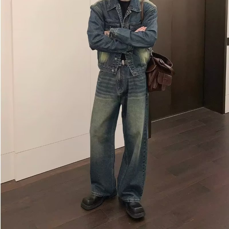 Férfi egyenes szabású farmernadrág, laza, denim casual retro stílusban, városi megjelenés